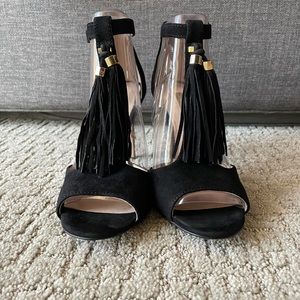 Louise et Cie black suede heels with gold trimmed tassels size 7.5